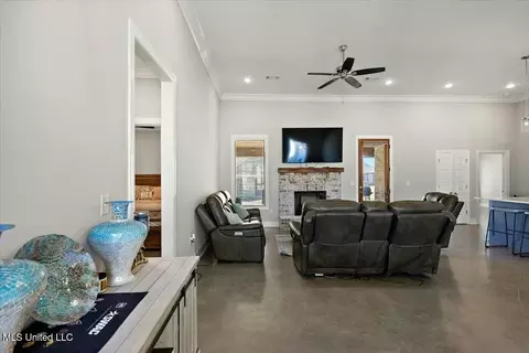 Entry Way - 302 Summit Ln, Canton, MS 39046 photo 4 of 7