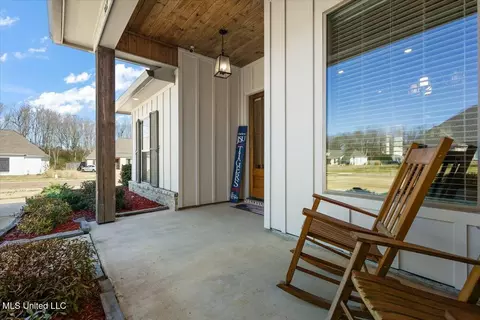 Exterior - 302 Summit Ln, Canton, MS 39046 photo 4 of 8
