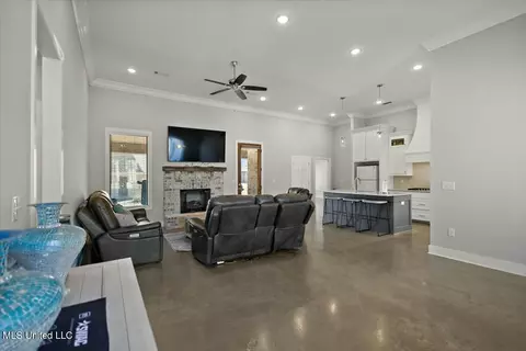Entry Way - 302 Summit Ln, Canton, MS 39046 photo 5 of 7