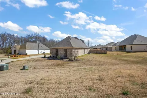 Exterior - 302 Summit Ln, Canton, MS 39046 photo 5 of 8