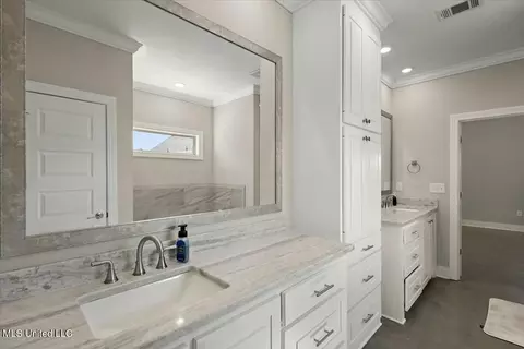 Bath - 302 Summit Ln, Canton, MS 39046 photo 2 of 7