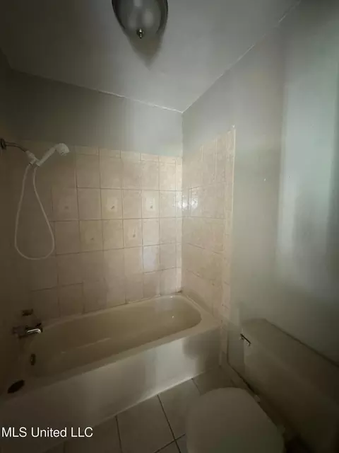 Bath - 2516 Upper Dr, Pearl, MS 39208 photo 3 of 3