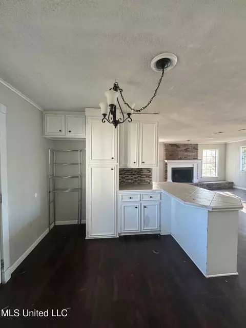 Kitchen - 2516 Upper Dr, Pearl, MS 39208 photo 4 of 4