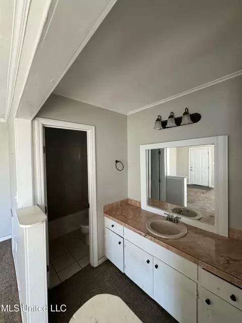 Bath - 2516 Upper Dr, Pearl, MS 39208 photo 2 of 3