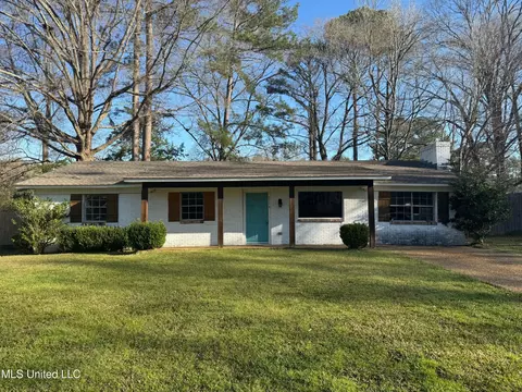 2516 Upper Dr, Pearl, MS 39208