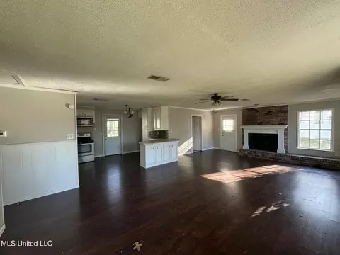 Living - 2516 Upper Dr, Pearl, MS 39208 photo 1 of 10