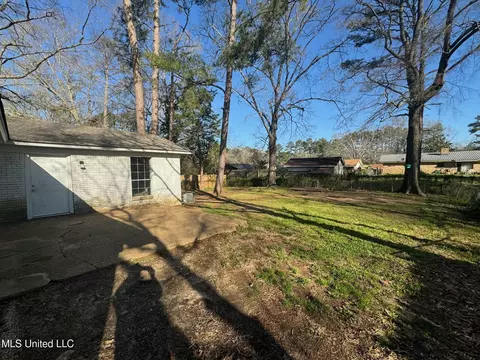 Exterior - 2516 Upper Dr, Pearl, MS 39208 photo 2 of 3