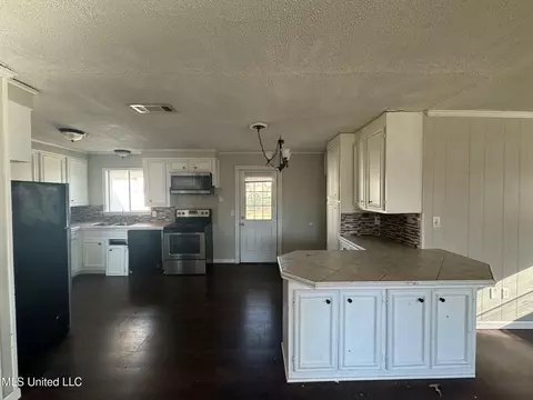 Kitchen - 2516 Upper Dr, Pearl, MS 39208 photo 1 of 4