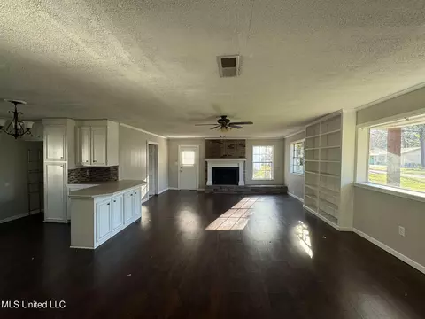 Living - 2516 Upper Dr, Pearl, MS 39208 photo 2 of 10
