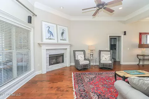 Living - 262 Lighthouse Ln, Brandon, MS 39047 photo 4 of 5