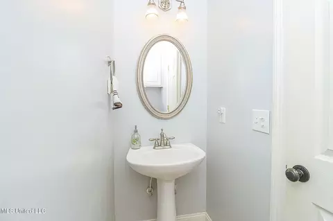 Bath - 262 Lighthouse Ln, Brandon, MS 39047 photo 10 of 10