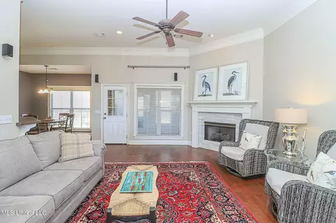 Living - 262 Lighthouse Ln, Brandon, MS 39047 photo 2 of 5