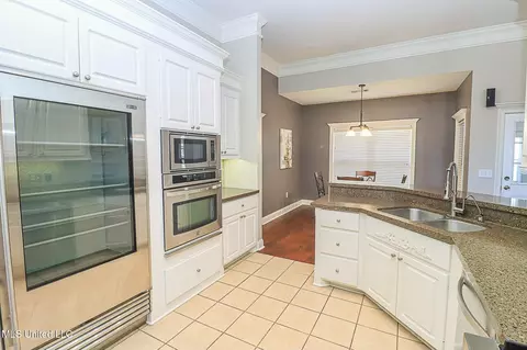 Kitchen - 262 Lighthouse Ln, Brandon, MS 39047 photo 4 of 4