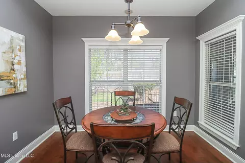 Dining - 262 Lighthouse Ln, Brandon, MS 39047 photo 4 of 6