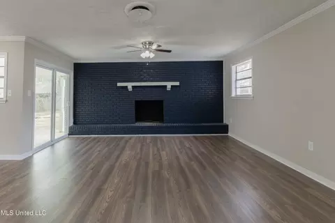 Living - 211 William Dr, Clinton, MS 39056 photo 6 of 9
