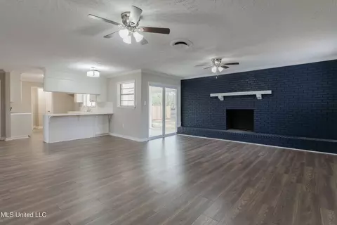 Living - 211 William Dr, Clinton, MS 39056 photo 7 of 9