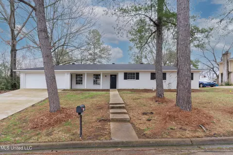 Exterior - 211 William Dr, Clinton, MS 39056 photo 2 of 17