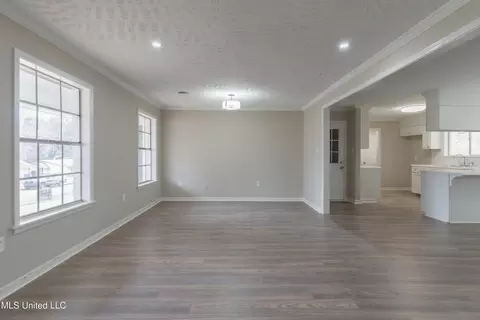Living - 211 William Dr, Clinton, MS 39056 photo 2 of 9
