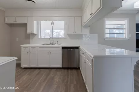 Kitchen - 211 William Dr, Clinton, MS 39056 photo 1 of 6