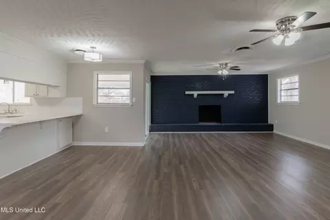 Living - 211 William Dr, Clinton, MS 39056 photo 5 of 9