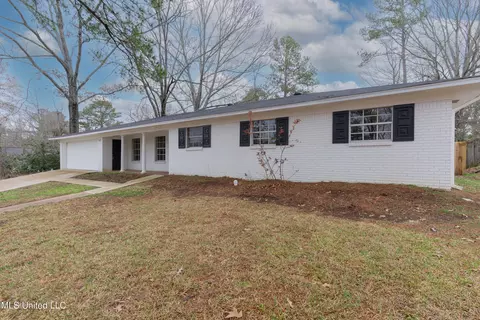 Exterior - 211 William Dr, Clinton, MS 39056 photo 5 of 17