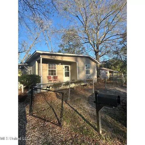 1206 Beach Ave, Gulfport, MS 39501