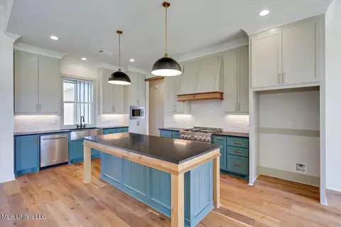 Kitchen - 227 Disciple Dr, Brandon, MS 39047 photo 2 of 5
