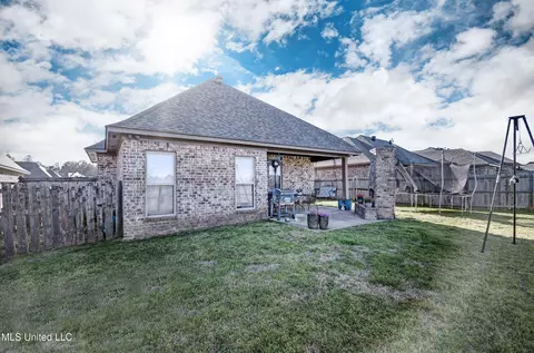 Exterior - 451 Greenfield Ridge Circle Cir, Brandon, MS 39042 photo 3 of 5