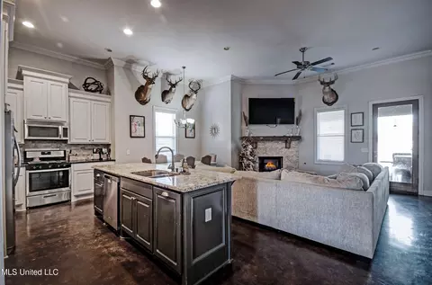 Kitchen - 451 Greenfield Ridge Circle Cir, Brandon, MS 39042 photo 2 of 3