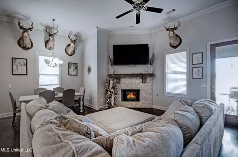 Living - 451 Greenfield Ridge Circle Cir, Brandon, MS 39042 photo 1 of 2