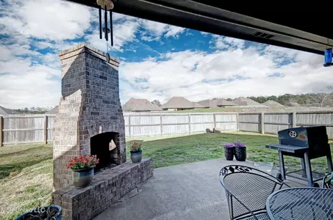 Exterior - 451 Greenfield Ridge Circle Cir, Brandon, MS 39042 photo 4 of 5