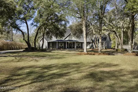 19205 N Park Ridge Dr, Moss Point, MS 39562