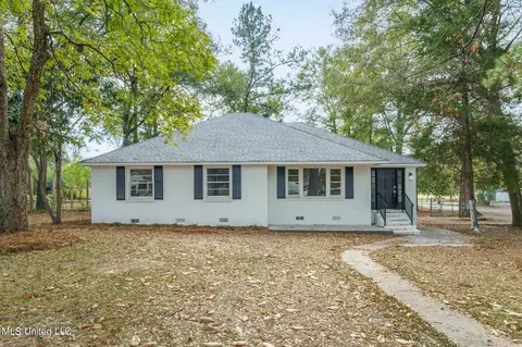 408 Blank St, Ellisville, MS 39437