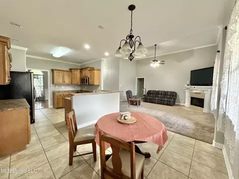 Kitchen - 75 Cobblestone Ln N, Hernando, MS 38632 photo 2 of 3