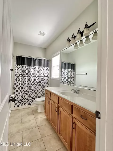 Bath - 75 Cobblestone Ln N, Hernando, MS 38632 photo 2 of 6