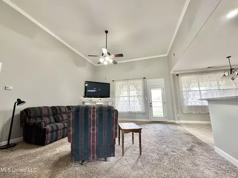 Living - 75 Cobblestone Ln N, Hernando, MS 38632 photo 3 of 3
