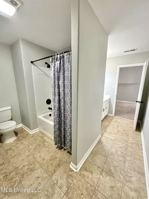 Bath - 75 Cobblestone Ln N, Hernando, MS 38632 photo 4 of 6