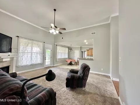 Living - 75 Cobblestone Ln N, Hernando, MS 38632 photo 2 of 3