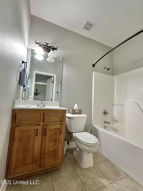 Bath - 75 Cobblestone Ln N, Hernando, MS 38632 photo 3 of 6