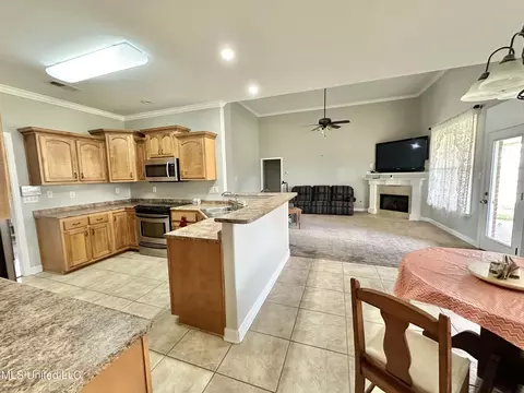 Kitchen - 75 Cobblestone Ln N, Hernando, MS 38632 photo 1 of 3