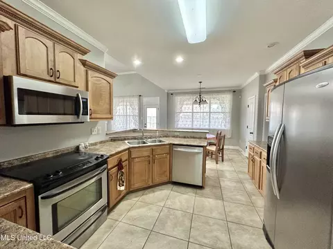Kitchen - 75 Cobblestone Ln N, Hernando, MS 38632 photo 3 of 3
