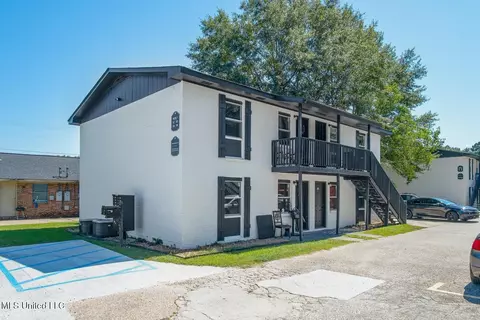 22 Shears Rd, Hattiesburg, MS 39402