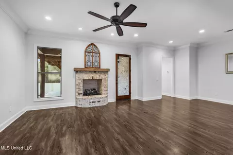 Living - 115 Long Leaf Way, Flowood, MS 39232 photo 1 of 3