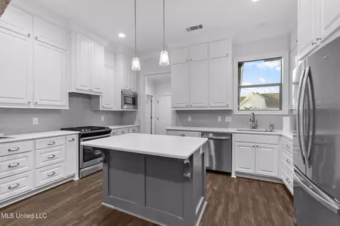 Kitchen - 115 Long Leaf Way, Flowood, MS 39232 photo 2 of 3