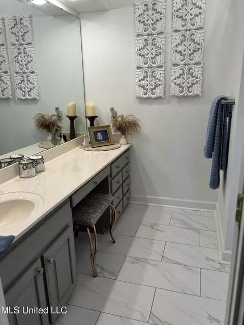 Bath - 101 S Second Ave, Cleveland, MS 38732 photo 2 of 4
