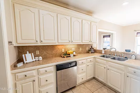 Kitchen - 408 Copper Ridge Dr, Florence, MS 39073 photo 1 of 2
