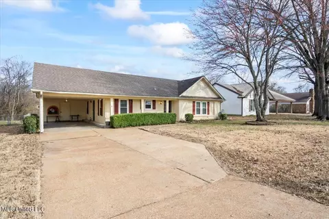 5670 Ridgetop Dr, Horn Lake, MS 38637