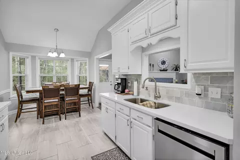 Kitchen - 417 Hemlock Dr, Flowood, MS 39232 photo 2 of 3
