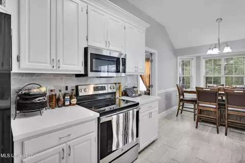 Kitchen - 417 Hemlock Dr, Flowood, MS 39232 photo 3 of 3