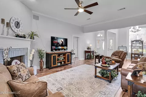 Living - 417 Hemlock Dr, Flowood, MS 39232 photo 1 of 1